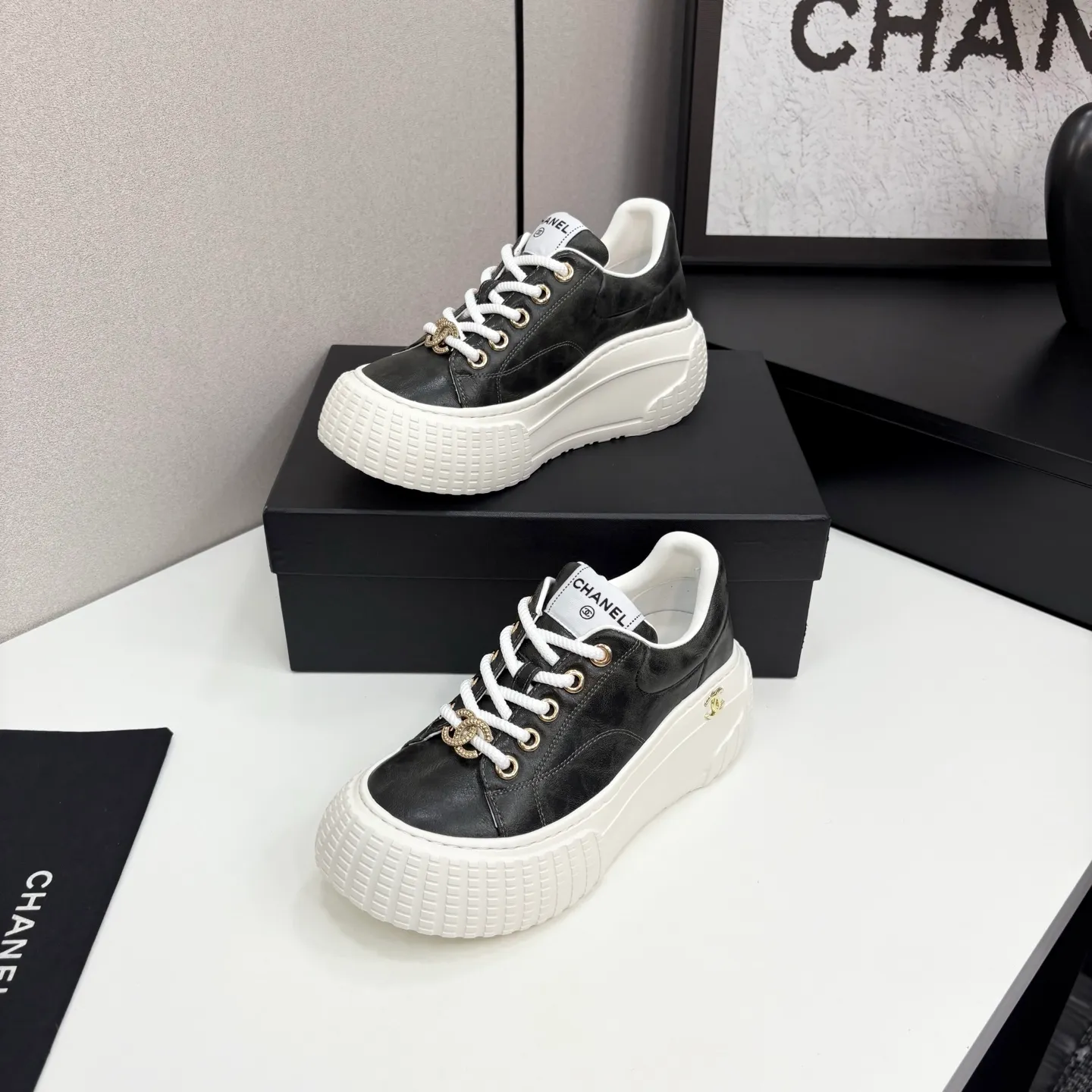 👟👟Ex-factory price 660👟👟 Chanel bread shoes ~ original calfskin panda shoes Chanel 25C latest hot style panda black and white sports shoes casual sneakers Xiaoxiang hot item classic black and white panda color coco girls must pay Fabric: original custom mixed sheepskin lining: original imported breathable mesh lining outsole: Original molded rubber + TPU combination Size: Women's 35-41